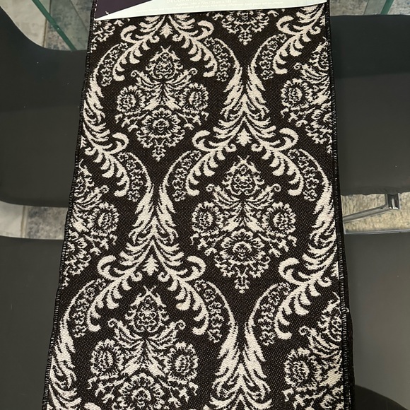 🆕Table Runner - Picture 1 of 9